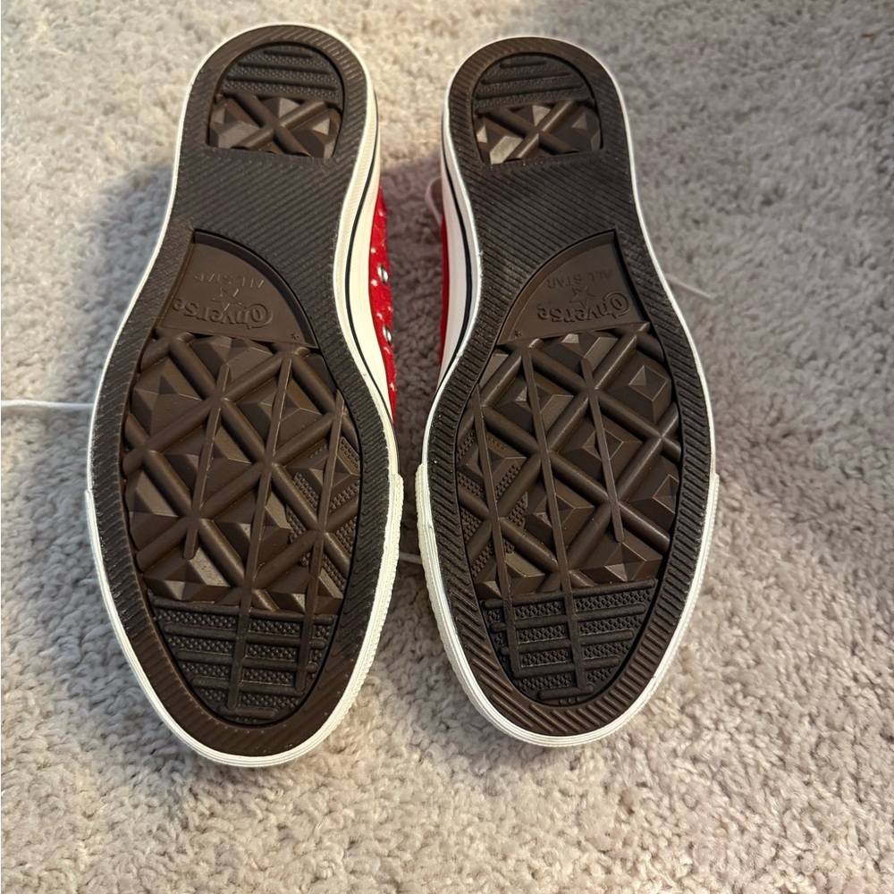 New - Converse All Star Sneakers red with white stars. Size 7 - Picture 2 of 6